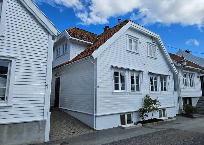 Family-friendly House In Old Town With 13 Beds Villa