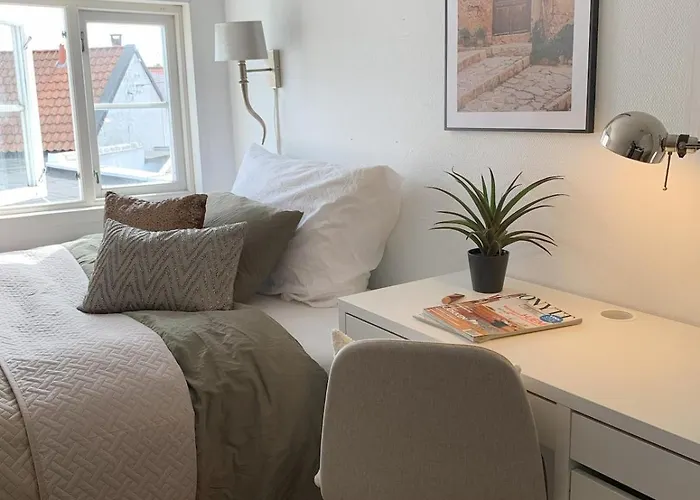 Family-friendly House In Old Town With 13 Beds Villa Mandal