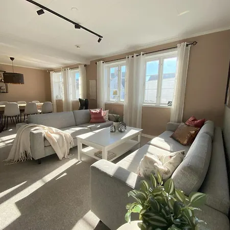 Villa Family-friendly House In Old Town With 13 Beds *